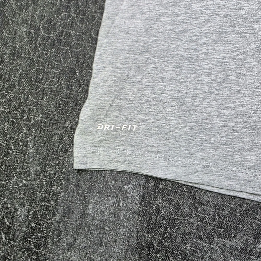 Nike Logo T Shirt Mens XL Gray Dri Fit Camo Spellout Logo Short Sleeve Athletic